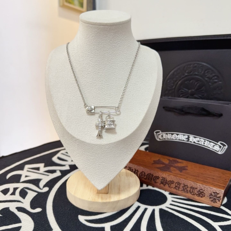 Ch*0me He**ts necklaces